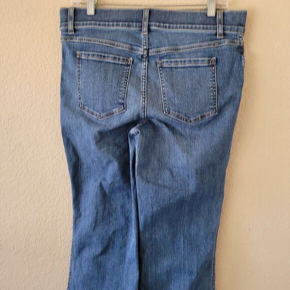 Spanx Flare Leg Pull-On Jeans Size L High Rise Light Blue Stretchy Slimming Euc - Picture 9 of 10